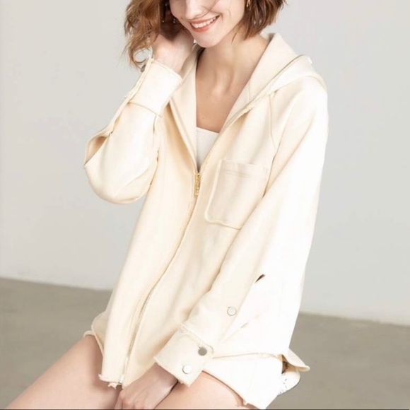 Soft Atlantic Beige Sweat Set with shorts by J.ING - Picture 2 of 12